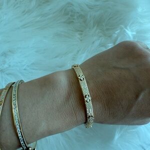 NWT Gorgeous Gold Bangle